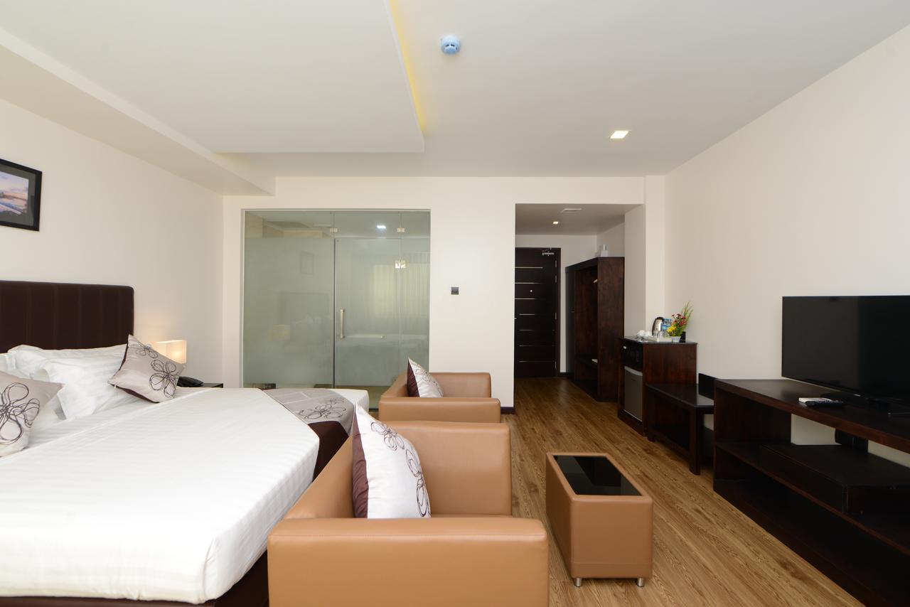 Hotel Lexus Янгон Екстер'єр фото