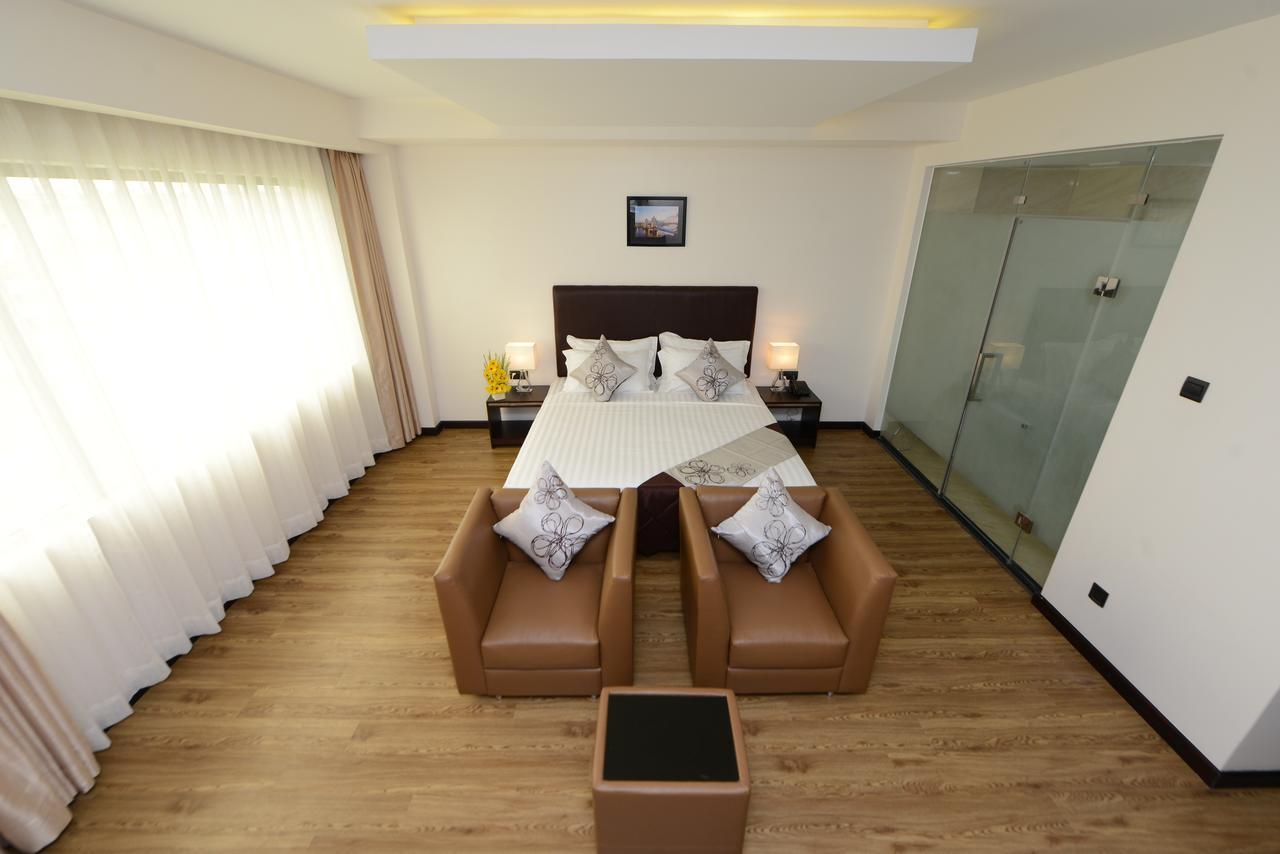 Hotel Lexus Янгон Екстер'єр фото