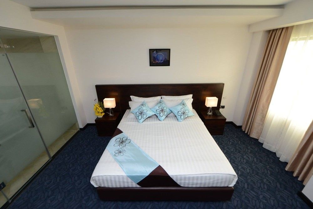 Hotel Lexus Янгон Екстер'єр фото